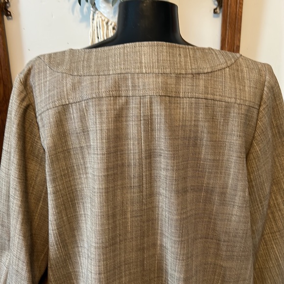 Two piece suit/dress by Banana Republic, size 8. Gently worn and clean. - Picture 5 of 11